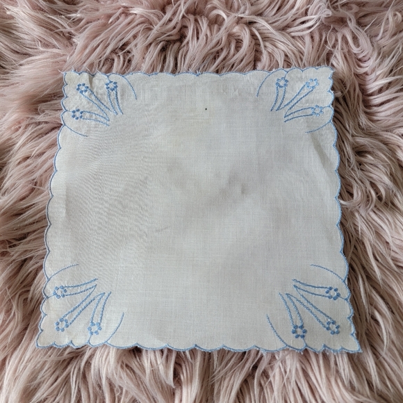 Lot of 5 Vintage Handkerchiefs - Picture 9 of 13